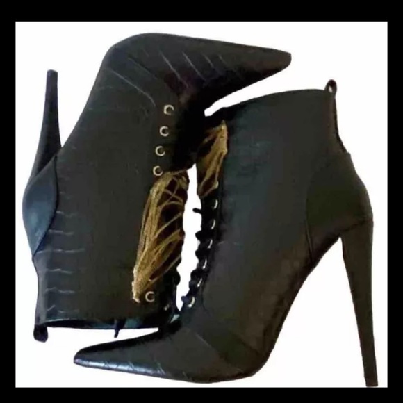 Shoedazzle “Keep Me High” US 7 Black w/Gold Chains Booties Stile Faux Leather - Picture 2 of 15